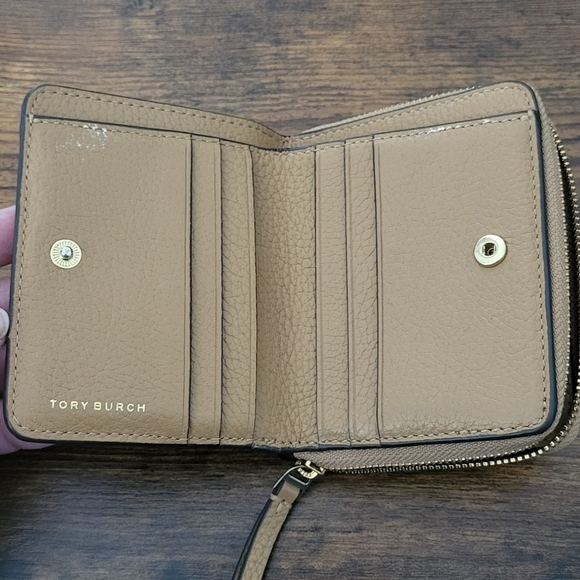 Tory Burch Bifold Britten Leather Wallet - Picture 3 of 12